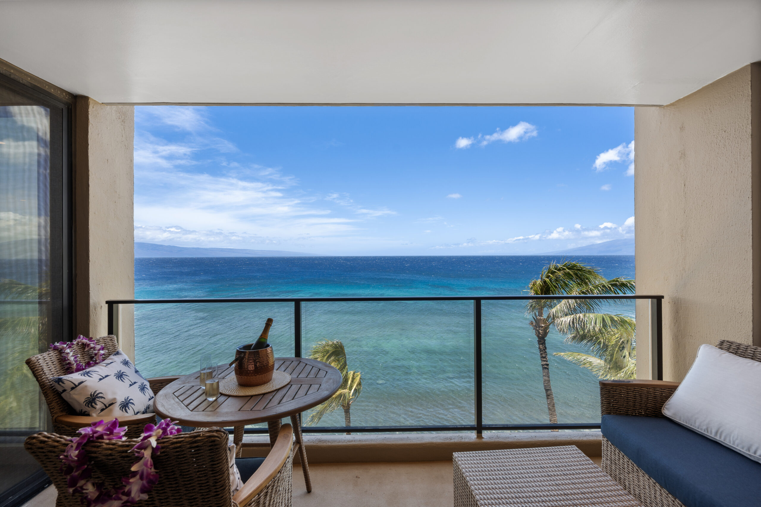 Endless Blue Maui Favicon Blue and White